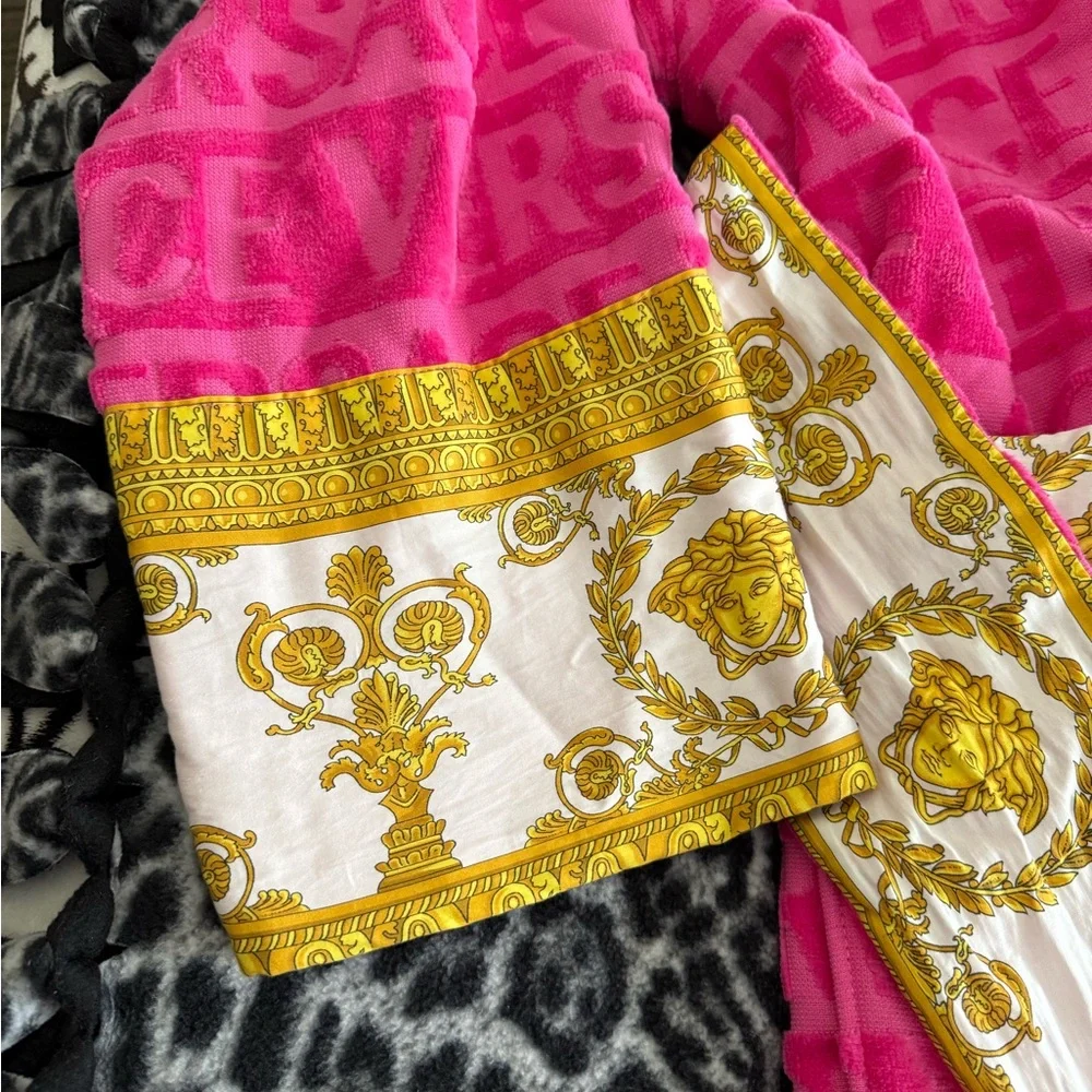 Versace I Baroque Robe and Matching Slippers - Picture 9 of 10